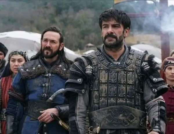 هل تورغوت ألب في مسلسل عثمان هو تورغوت الب في مسلسل أرطغرل